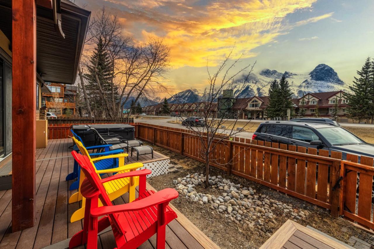 Private Hot Tub / Yard /Patio - A/C- Mountain View Vacation Home Canmore Exterior photo